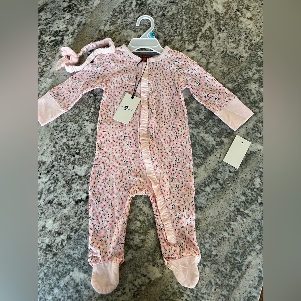 NWT 7ForAllMankind 2 piece Floral Pink outfit size 3-6 months